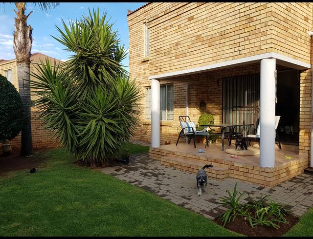 3 BEDROOM DUPLEX TO LET IN HONEYDEW